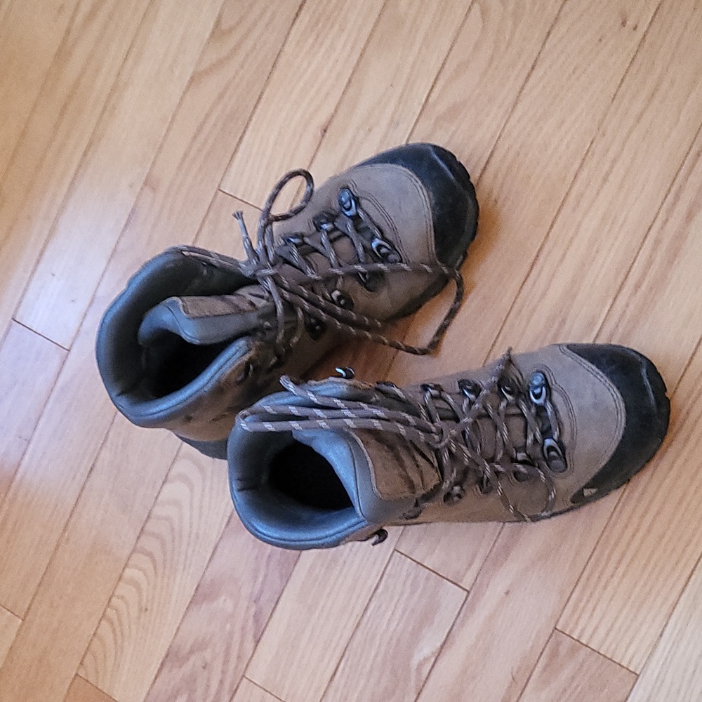 EUC Vasque hiking shoes